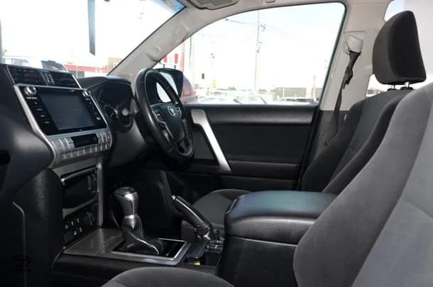 2019 Toyota Prado GXL image 10