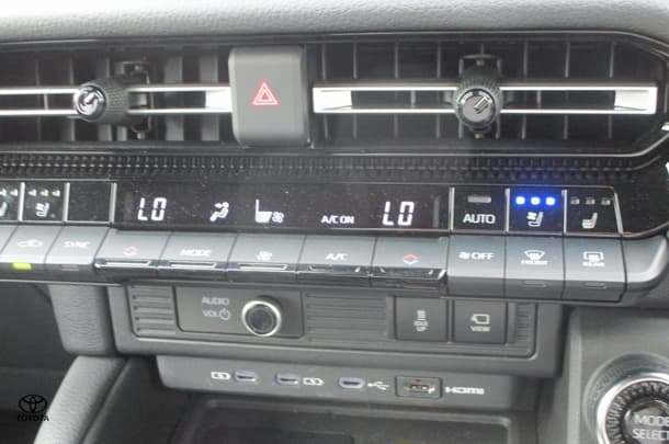 2024 Toyota Prado VX image 20