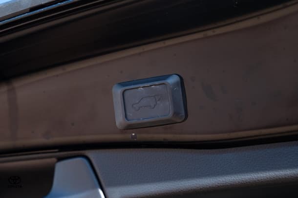 2022 TOYOTA RAV4 Hybrid Cruiser-AWD image 31