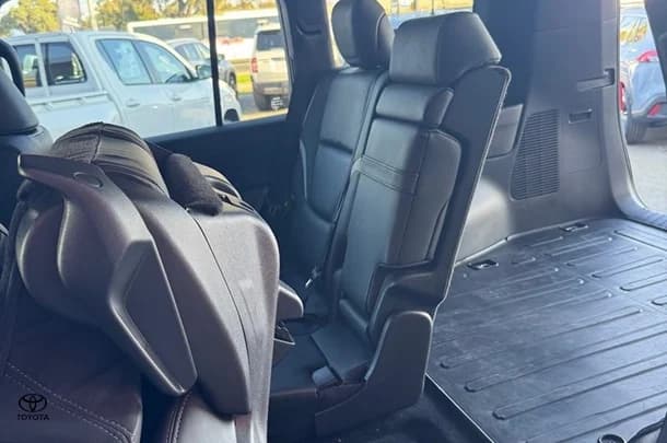 2021 Toyota Landcruiser GR-S image 15