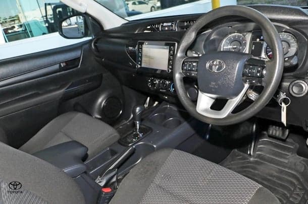 2022 Toyota Hilux 4x2 Workmate image 8