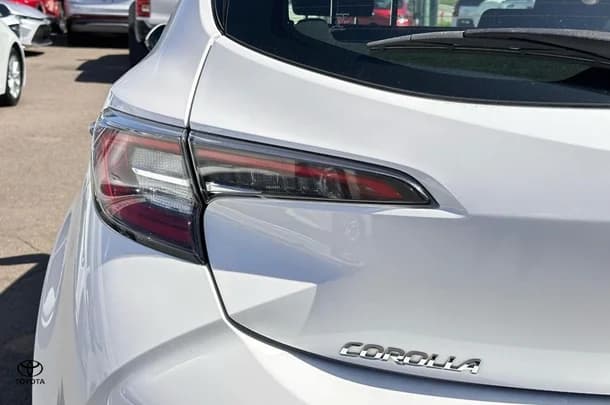 2022 Toyota Corolla Hatch Hybrid Ascent Sport image 6