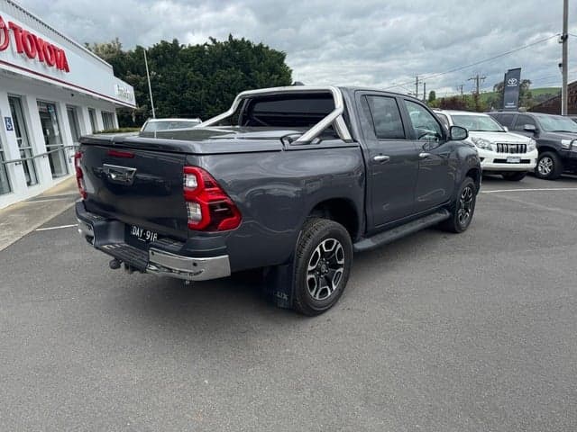 2022 Toyota Hilux SR5 image 7