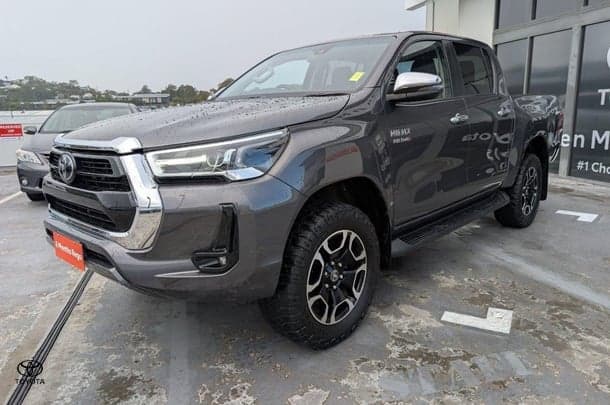 2022 Toyota Hilux SR5 image 8