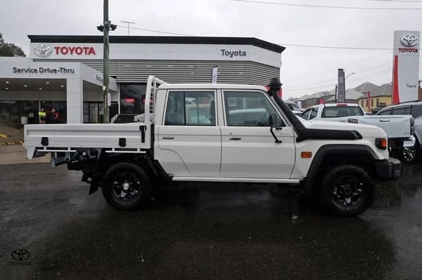 2025 Toyota LC MILITARY GXL image 3