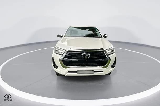 2023 Toyota Hilux SR5 image 3