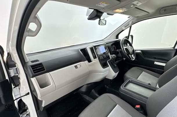 2021 Toyota Hiace LWB image 18