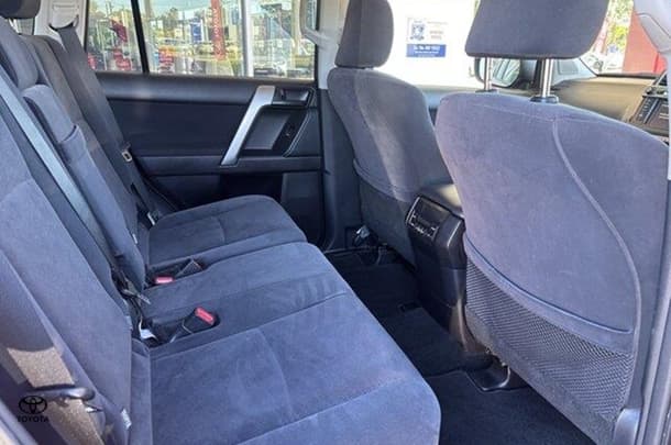 2016 Toyota Prado GXL image 6
