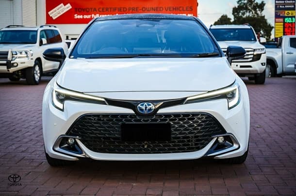 2023 Toyota Corolla Hatch Hybrid ZR image 3
