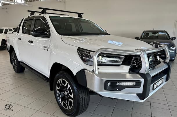 2024 Toyota Hilux SR5 image 4