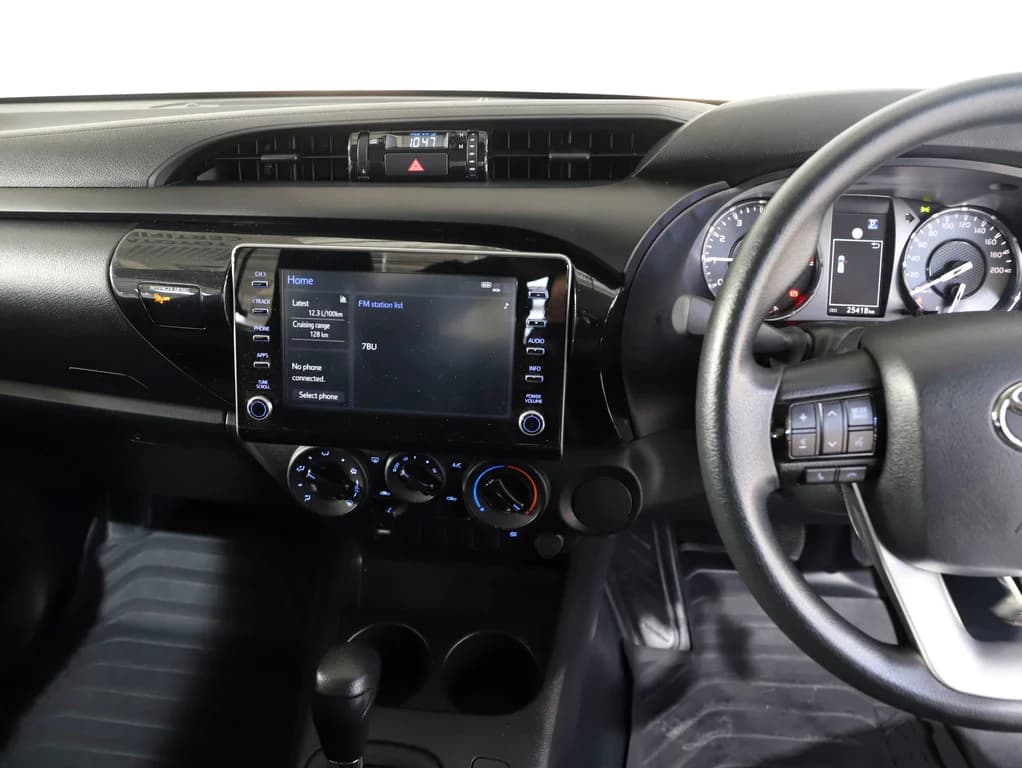 2022 Toyota Hilux Workmate image 15