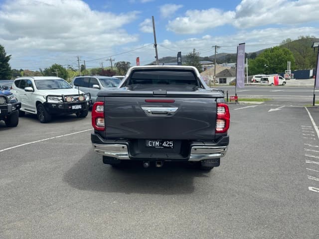2022 Toyota Hilux SR5 image 6