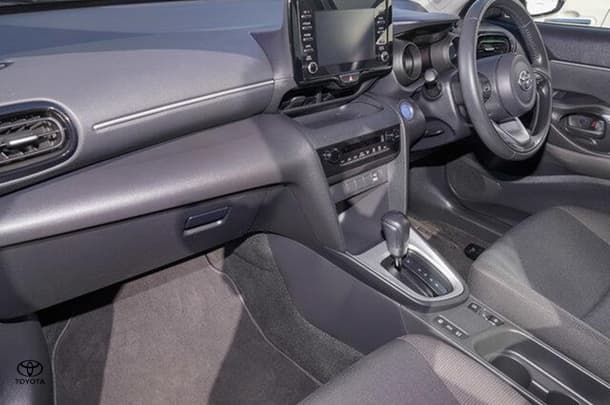 2022 Toyota Yaris Cross Hybrid GX image 9