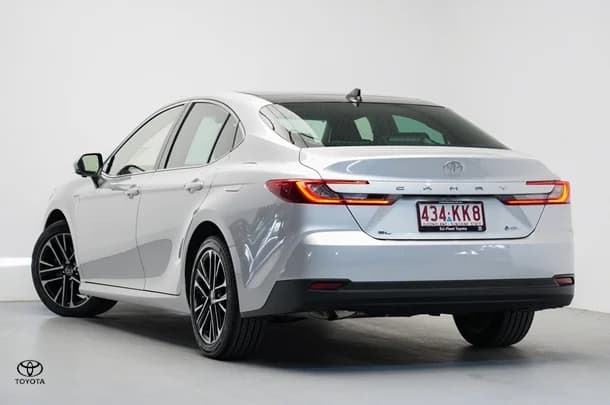 2024 Toyota Camry Hybrid SL image 4