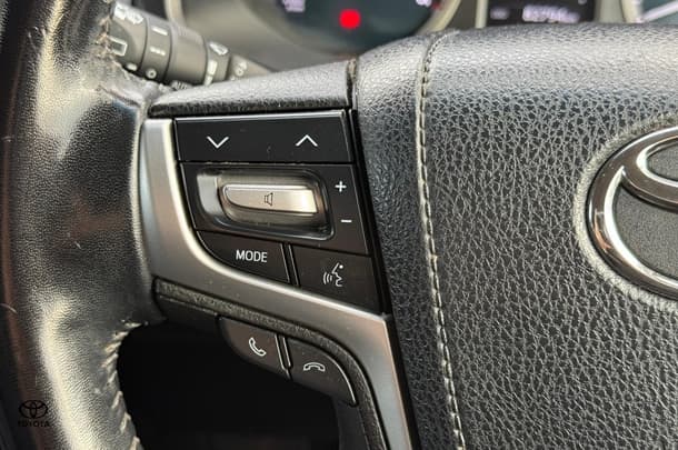 2021 Toyota Prado GXL image 15