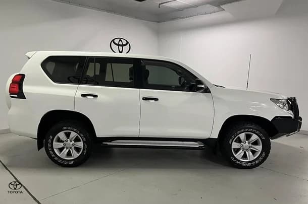 2020 Toyota Prado GX image 4