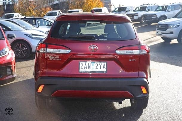 2024 Toyota Corolla Cross Hybrid GX image 12