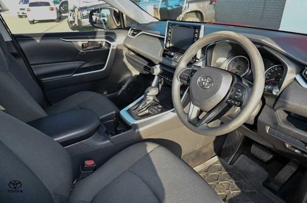 2019 Toyota RAV4 GX image 6