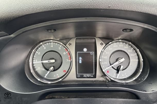 2023 Toyota HILUX Workmate image 16