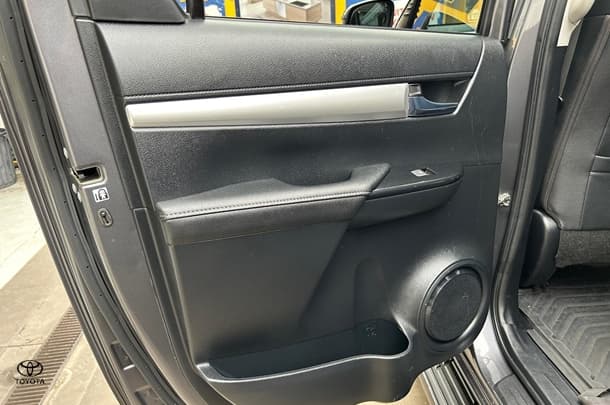 2022 Toyota Hilux 4x4 SR5 image 23