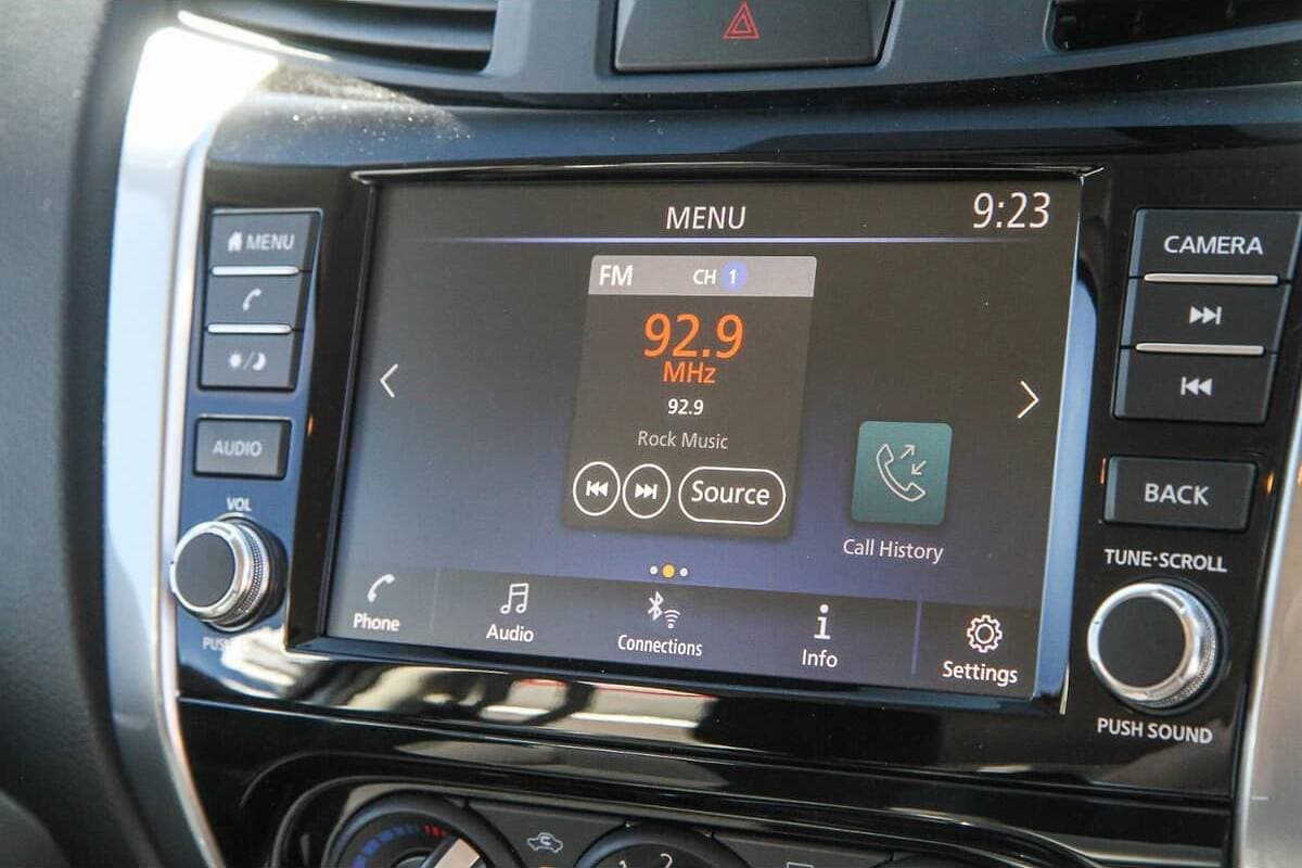2025 Nissan Navara SL D23 Manual 4x4 MY24 Dual Cab image 11