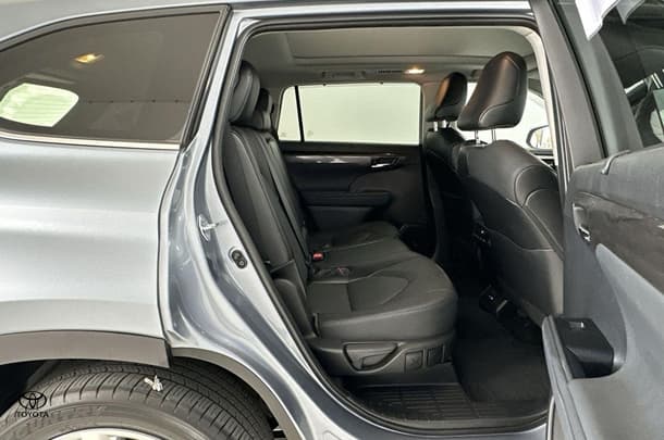 2021 Toyota Kluger AWD GRANDE image 18
