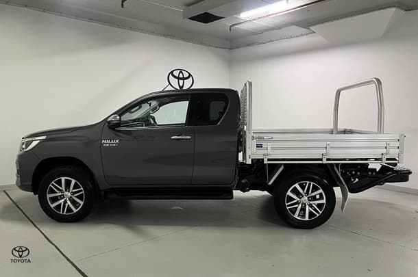 2020 Toyota Hilux SR5 image 9