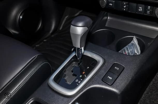 2023 TOYOTA Hilux 4x4 SR5 image 17