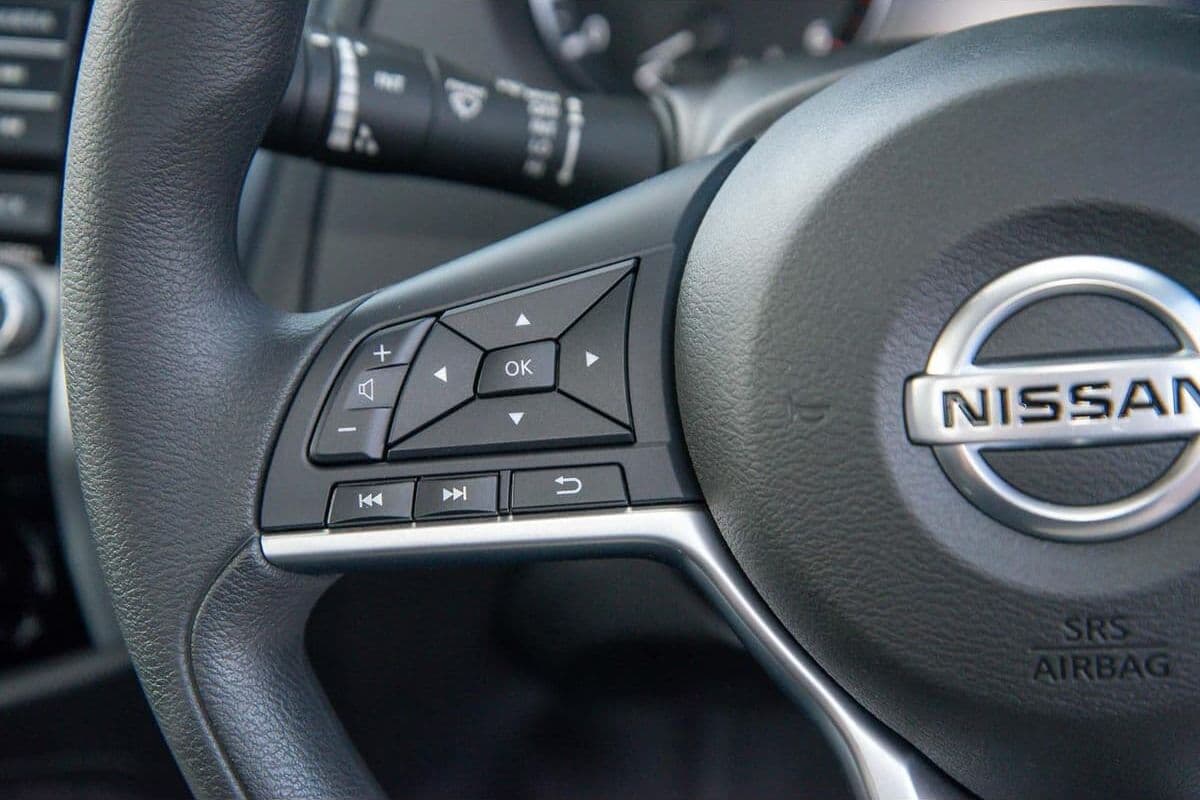 2025 Nissan Navara SL D23 Manual 4x2 MY24 image 11