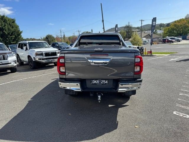 2022 Toyota Hilux SR5 image 6
