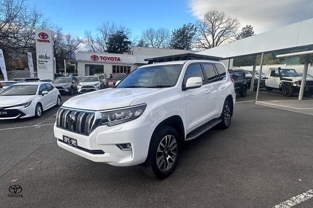 2021 Toyota Prado VX image 3