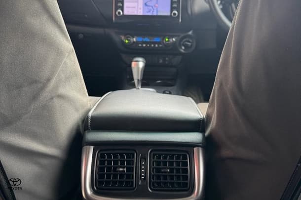 2022 Toyota Hilux SR5 image 15