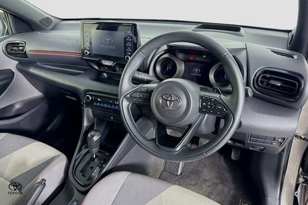 2020 Toyota Yaris ZR image 20