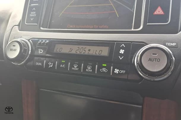 2017 Toyota Prado VX image 19