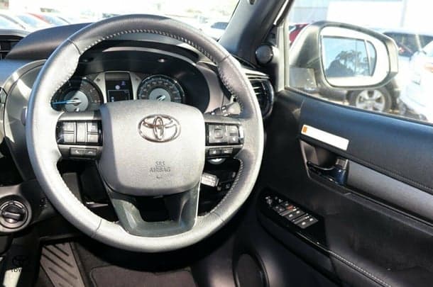 2024 Toyota Hilux 4x4 Rogue image 6