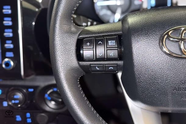 2023 Toyota Hilux SR5 image 19