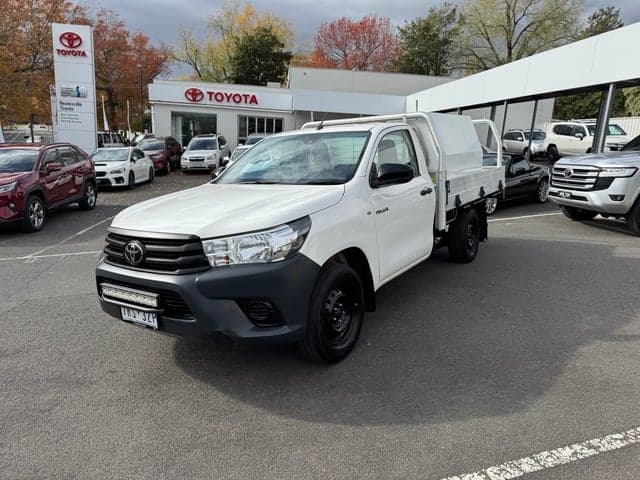 2019 Toyota Hilux Workmate image 3