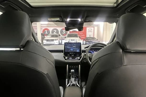 2023 Toyota Corolla Cross Hybrid Atmos AWD image 2