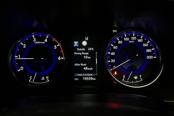 2020 Toyota Hilux SR5 image 17