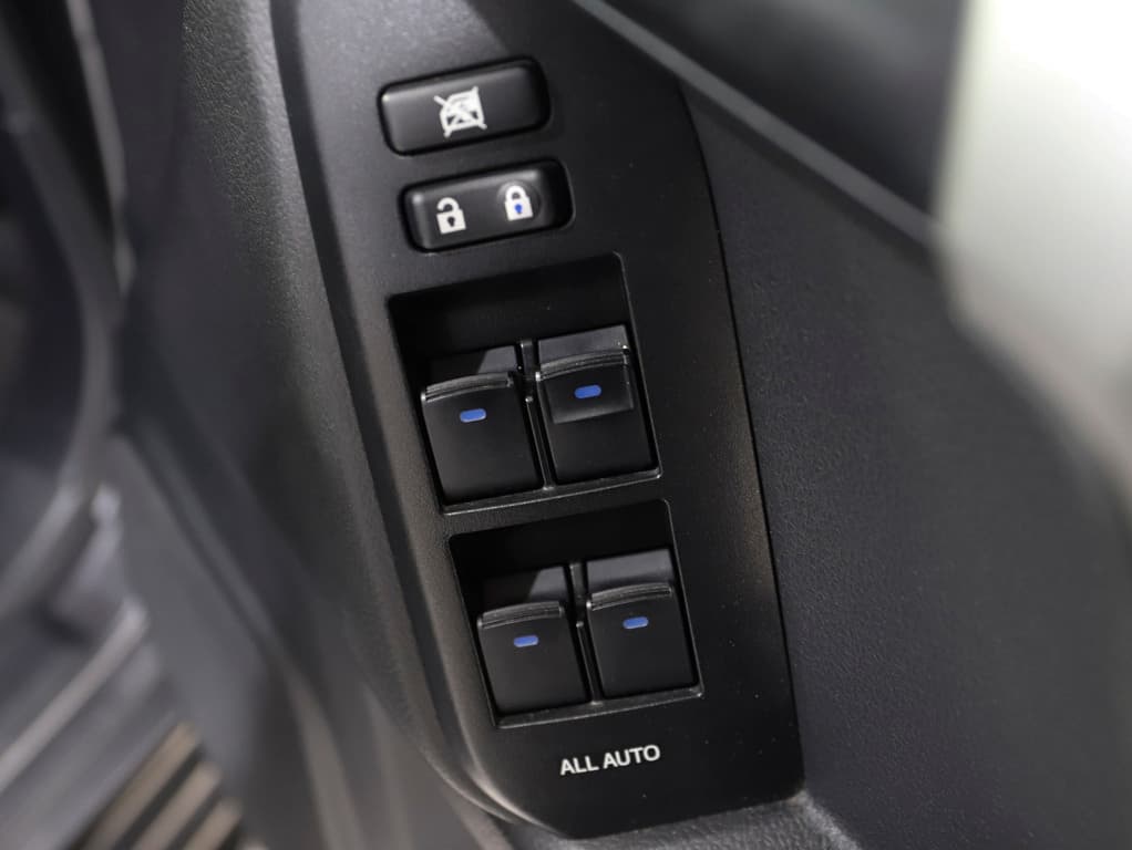 2021 Toyota Prado GXL image 19