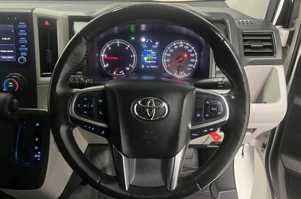 2020 Toyota Hiace LWB image 18