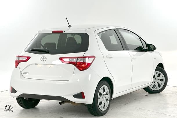 2019 Toyota Yaris Ascent image 8