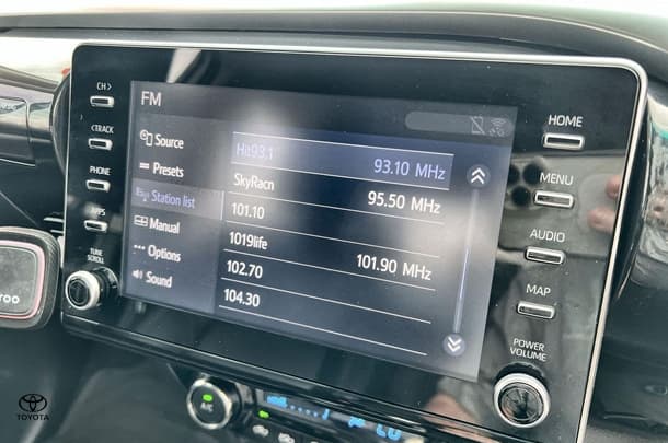 2020 Toyota Hilux SR5 image 15
