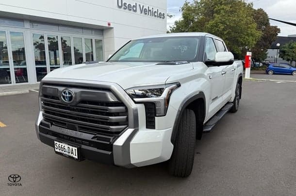 2023 Toyota Tundra Limited image 2