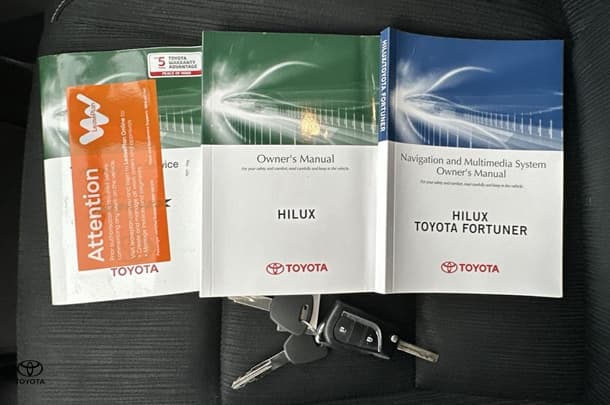 2019 Toyota Hilux SR image 4