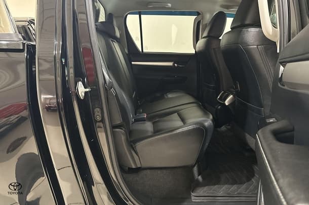 2021 Toyota Hilux SR5 image 17