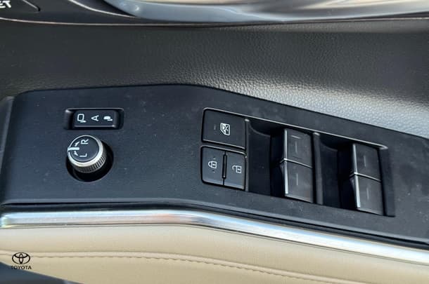 2023 Toyota Kluger 4x2 GRANDE image 18