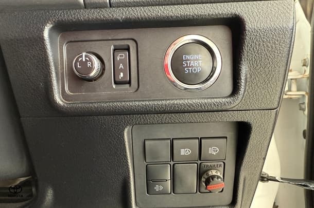 2022 Toyota Prado GXL image 25