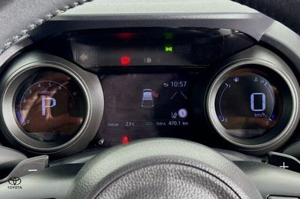 2020 Toyota Yaris ZR image 19