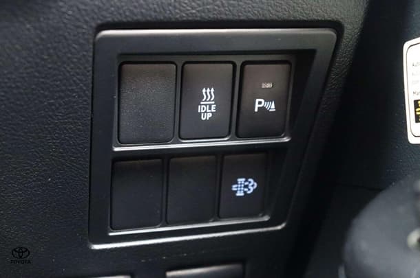 2020 Toyota Hilux 4x4 SR5 image 27